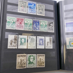 Lot de timbres de Pologne neufs et oblitérés en 2 albums.
