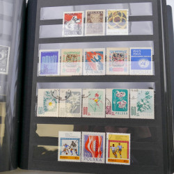 Lot de timbres de Pologne neufs et oblitérés en 2 albums.