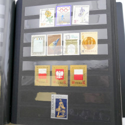 Lot de timbres de Pologne neufs et oblitérés en 2 albums.
