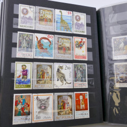 Lot de timbres de Pologne neufs et oblitérés en 2 albums.