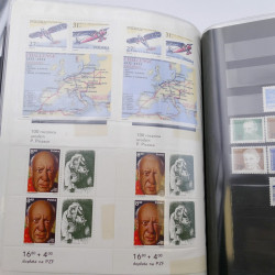 Lot de timbres de Pologne neufs et oblitérés en 2 albums.