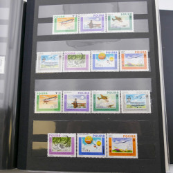Lot de timbres de Pologne neufs et oblitérés en 2 albums.