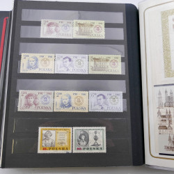 Lot de timbres de Pologne neufs et oblitérés en 2 albums.