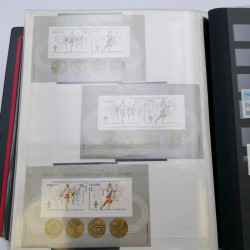 Lot de timbres de Pologne neufs et oblitérés en 2 albums.