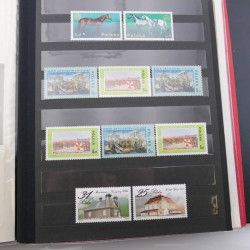 Lot de timbres de Pologne neufs et oblitérés en 2 albums.