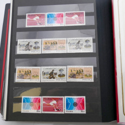 Lot de timbres de Pologne neufs et oblitérés en 2 albums.