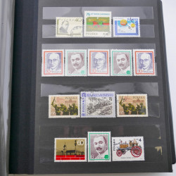 Lot de timbres de Pologne neufs et oblitérés en 2 albums.