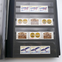 Lot de timbres de Pologne neufs et oblitérés en 2 albums.