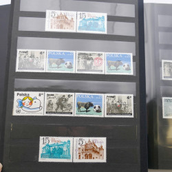 Lot de timbres de Pologne neufs et oblitérés en 2 albums.