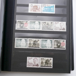 Lot de timbres de Pologne neufs et oblitérés en 2 albums.