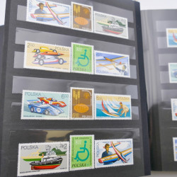 Lot de timbres de Pologne neufs et oblitérés en 2 albums.