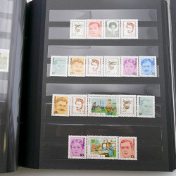Lot de timbres de Pologne neufs et oblitérés en 2 albums.