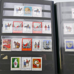 Lot de timbres de Pologne neufs et oblitérés en 2 albums.