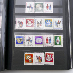 Lot de timbres de Pologne neufs et oblitérés en 2 albums.