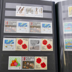 Lot de timbres de Pologne neufs et oblitérés en 2 albums.