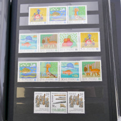 Lot de timbres de Pologne neufs et oblitérés en 2 albums.