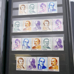 Lot de timbres de Pologne neufs et oblitérés en 2 albums.