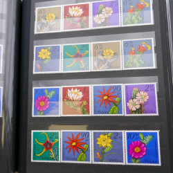 Lot de timbres de Pologne neufs et oblitérés en 2 albums.