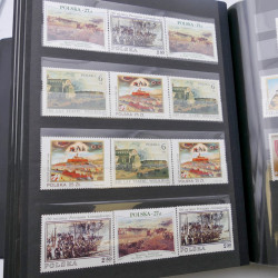 Lot de timbres de Pologne neufs et oblitérés en 2 albums.