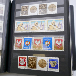 Lot de timbres de Pologne neufs et oblitérés en 2 albums.