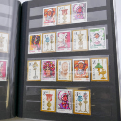Lot de timbres de Pologne neufs et oblitérés en 2 albums.