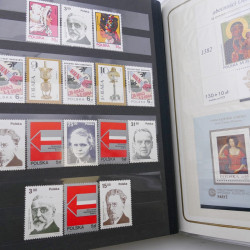 Lot de timbres de Pologne neufs et oblitérés en 2 albums.