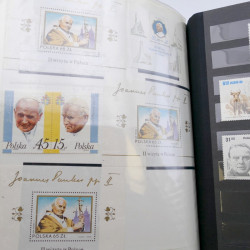 Lot de timbres de Pologne neufs et oblitérés en 2 albums.