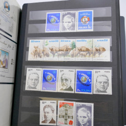 Lot de timbres de Pologne neufs et oblitérés en 2 albums.