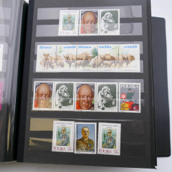 Lot de timbres de Pologne neufs et oblitérés en 2 albums.