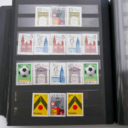 Lot de timbres de Pologne neufs et oblitérés en 2 albums.