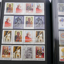 Lot de timbres de Pologne neufs et oblitérés en 2 albums.