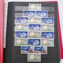 Vrac de timbres de France neufs et oblitérés en un carton.