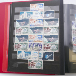 Vrac de timbres de France neufs et oblitérés en un carton.