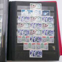 Vrac de timbres de France neufs et oblitérés en un carton.