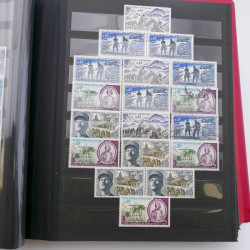 Vrac de timbres de France neufs et oblitérés en un carton.