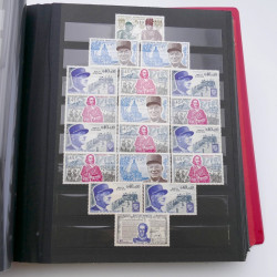 Vrac de timbres de France neufs et oblitérés en un carton.