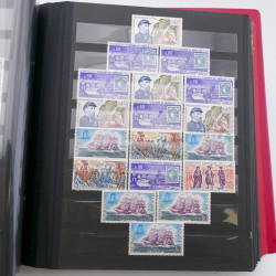 Vrac de timbres de France neufs et oblitérés en un carton.