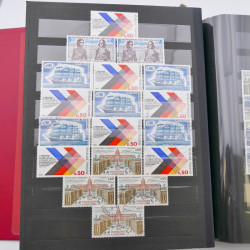 Vrac de timbres de France neufs et oblitérés en un carton.