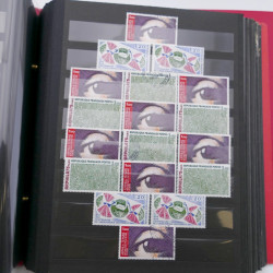 Vrac de timbres de France neufs et oblitérés en un carton.