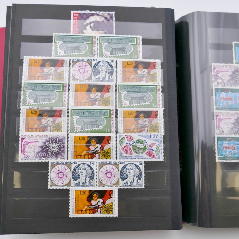 Lot de timbres de Belgique neufs et oblitérés en un album