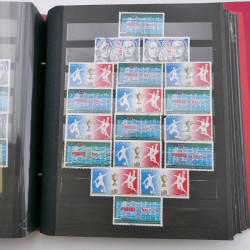 Vrac de timbres de France neufs et oblitérés en un carton.