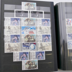 Vrac de timbres de France neufs et oblitérés en un carton.