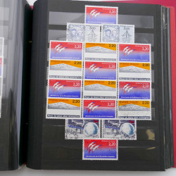 Vrac de timbres de France neufs et oblitérés en un carton.