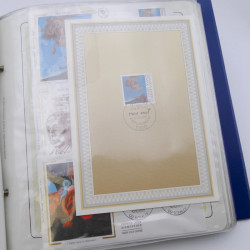 Vrac de timbres de France neufs et oblitérés en un carton.