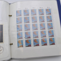 Vrac de timbres de France neufs et oblitérés en un carton.