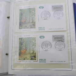 Vrac de timbres de France neufs et oblitérés en un carton.