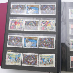 Vrac de timbres de France neufs et oblitérés en un carton.