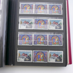 Vrac de timbres de France neufs et oblitérés en un carton.
