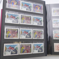 Vrac de timbres de France neufs et oblitérés en un carton.