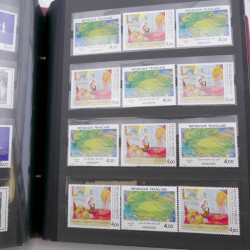 Vrac de timbres de France neufs et oblitérés en un carton.